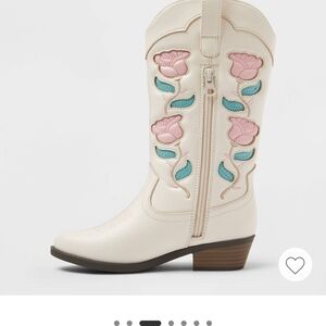 Cream Western Boots with Floral Embroidery